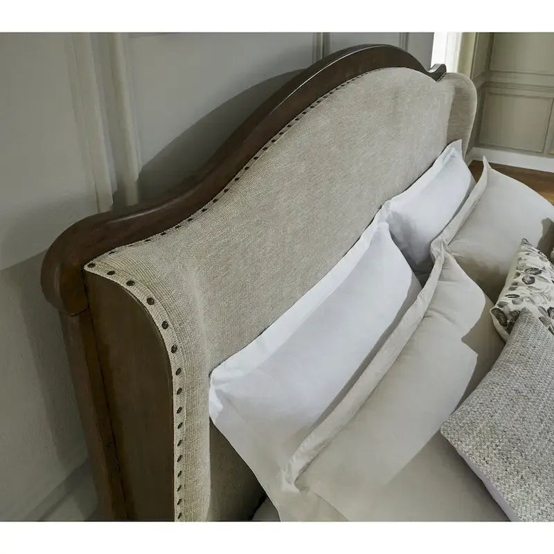 Lit rembourré avec tête de lit capitonnée – Design de chambre moderne
