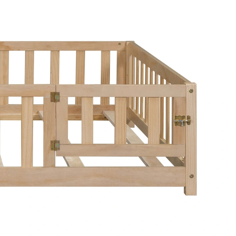 Lit plateforme pleine grandeur en bois avec clôture et porte pour enfants